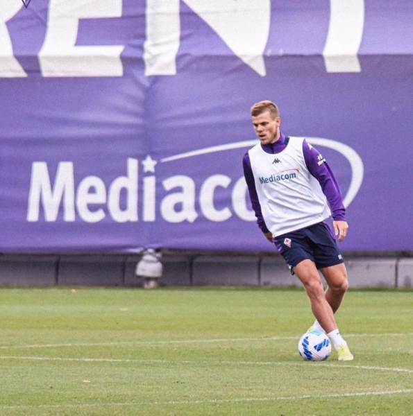 Любовался морем и скульптурами, качался, слушал рэп. Приключения Кокорина во Флоренции в 26 фото  