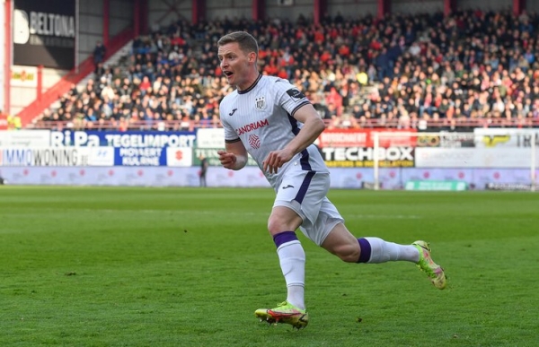 «Сити» наконец нашел левого защитника вместо Зинченко. Это воспитанник «Барсы», который раскрылся у Компани в «Андерлехте»