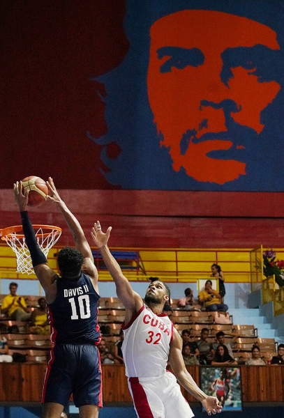 Вся красота июля: жесточайшая авария с искрами, Семак в зазеркалье, итальянки самозабвенные и Че Гевара – смотрит на США с Кубой