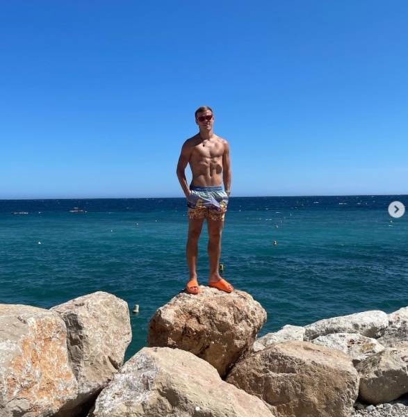 Любовался морем и скульптурами, качался, слушал рэп. Приключения Кокорина во Флоренции в 26 фото  