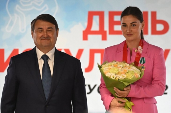 Запоздалый прием олимпийцев, пропустивших встречу с Путиным. Большунов и Щербакова получили ордена &ndash; в &laquo;Лужниках&raquo;, но без зрителей