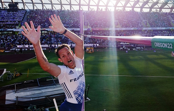 Вся красота июля: жесточайшая авария с искрами, Семак в зазеркалье, итальянки самозабвенные и Че Гевара – смотрит на США с Кубой