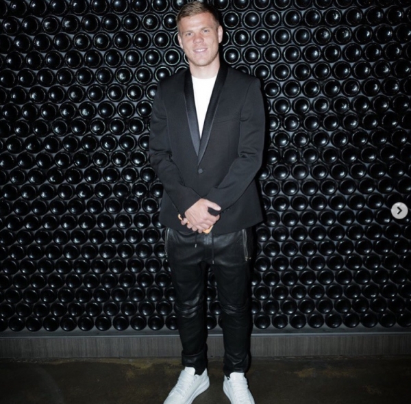 Любовался морем и скульптурами, качался, слушал рэп. Приключения Кокорина во Флоренции в 26 фото  