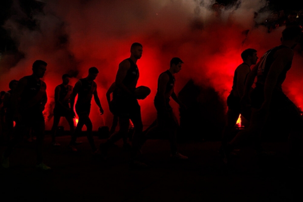 Вся красота июля: жесточайшая авария с искрами, Семак в зазеркалье, итальянки самозабвенные и Че Гевара – смотрит на США с Кубой