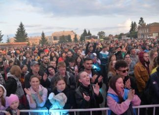 Концерт «25/17» в Таре собрал более 5 тысяч зрителей