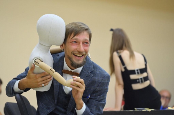 Роман ГАБРИА: «Театру не обязательно попадать в тюрьму слов, написанных драматургом»