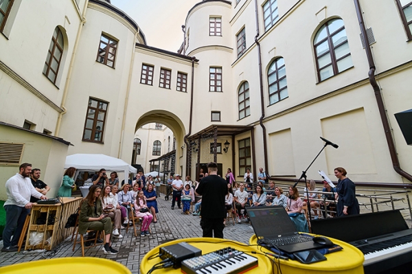 В Омске презентовали музыкальный альбом, созданный из звуков завода «Полиом»