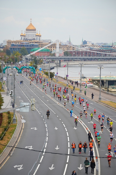 Прошел первый Московский марафон за два года. Собрали фото, видео и интервью с атлетами