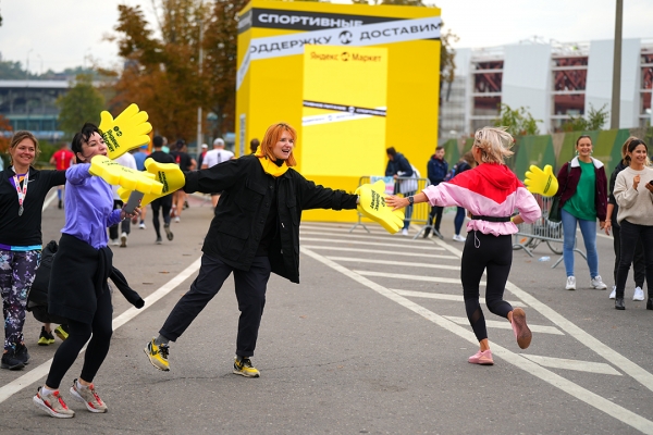Прошел первый Московский марафон за два года. Собрали фото, видео и интервью с атлетами