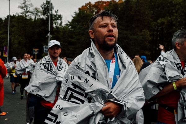 Прошел первый Московский марафон за два года. Собрали фото, видео и интервью с атлетами
