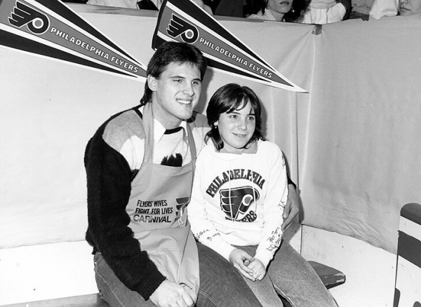 Удивительная судьба легенды «Флайерс»: совмещал футбол с хоккеем, снимался в кино, бросил НХЛ из-за племянницы, боролся с неизлечимой болезнью