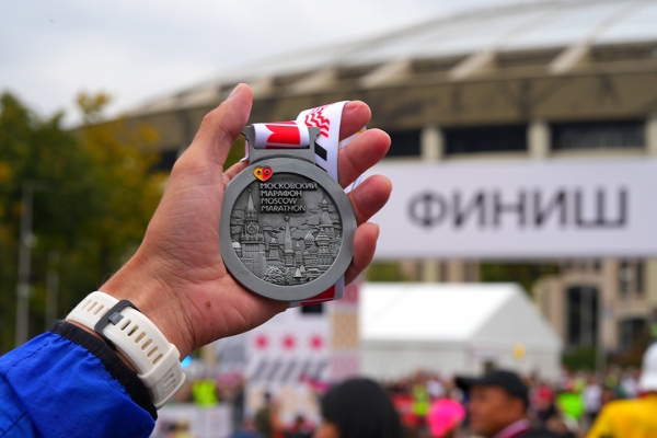Прошел первый Московский марафон за два года. Собрали фото, видео и интервью с атлетами