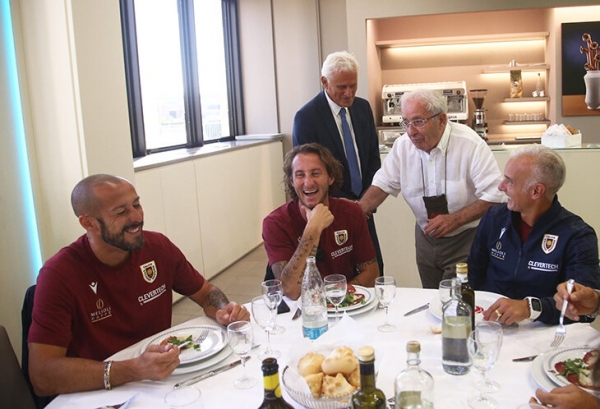 &laquo;В тот год вместились страх, свист, близость увольнения и взлет&raquo;. Репортаж из города, где Анчелотти стал главным тренером