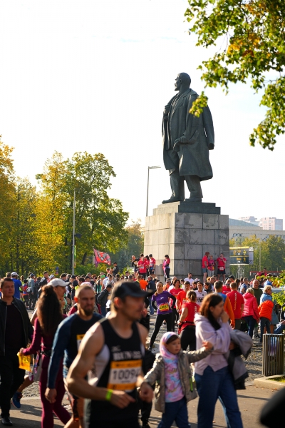 Прошел первый Московский марафон за два года. Собрали фото, видео и интервью с атлетами