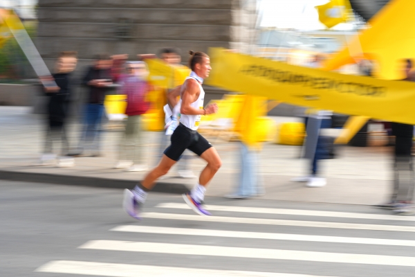 Прошел первый Московский марафон за два года. Собрали фото, видео и интервью с атлетами
