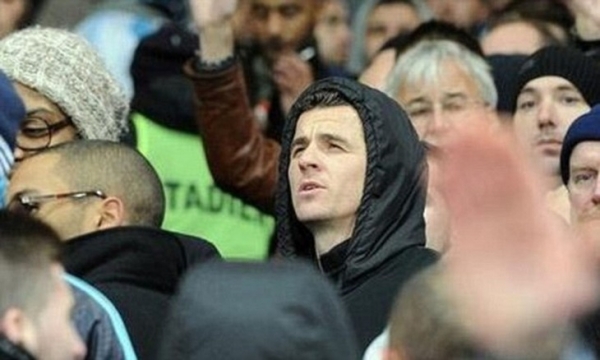 Тренер «Бристоля» посмотрел матч «Тоттенхэма» в фан-секторе «Марселя». И показал местным средний палец