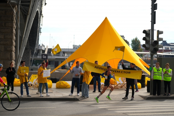 Прошел первый Московский марафон за два года. Собрали фото, видео и интервью с атлетами