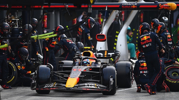 Что случилось на Гран-при Нидерландов: «Мерседес» рискнул с тактикой и схватился за победу, но Ферстаппену на реванш хватило прямой