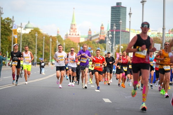 Прошел первый Московский марафон за два года. Собрали фото, видео и интервью с атлетами