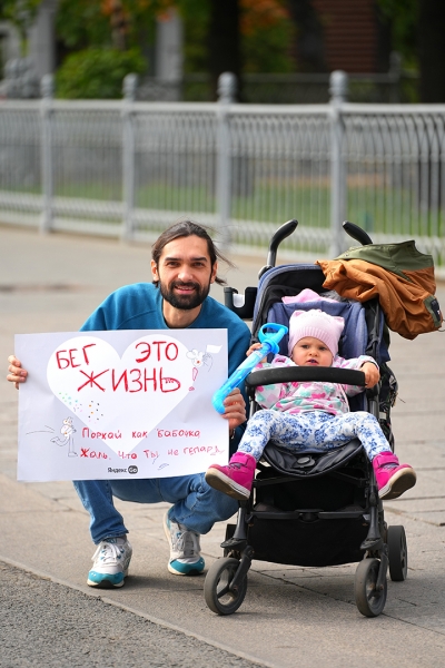 Прошел первый Московский марафон за два года. Собрали фото, видео и интервью с атлетами