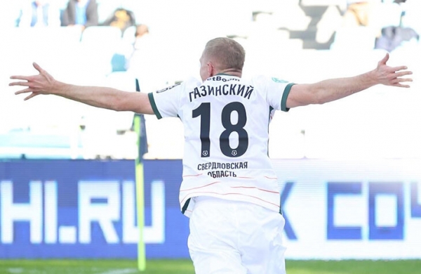 Шикарные (и одинаковые) угловые «Урала»: забивают три матча подряд. Газинский – король дальней штанги