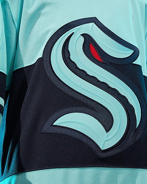 Легендарный Ханс Циммер написал музыку для «Сиэтла». Саундтреки «Пиратов Карибского моря», «Гладиатора» и даже Call of Duty – его