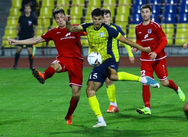 Еще недавно он играл с любителями, чтобы прокормить семью. А в 26 ворвался в РПЛ и заменил Бикфалви в «Урале»  