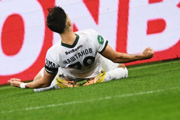 Еще недавно он играл с любителями, чтобы прокормить семью. А в 26 ворвался в РПЛ и заменил Бикфалви в «Урале»  