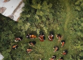 На развалинах омского винокуренного завода заиграла старинная музыка