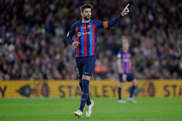 &laquo;Здесь родился, здесь и умру&raquo;. Пике со слезами ушел из &laquo;Барсы&raquo; и закончил карьеру