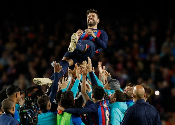 &laquo;Здесь родился, здесь и умру&raquo;. Пике со слезами ушел из &laquo;Барсы&raquo; и закончил карьеру