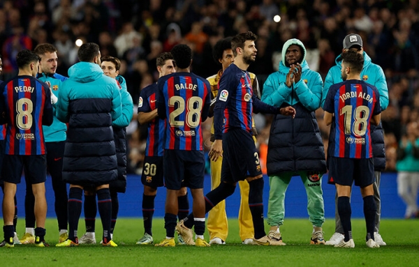 &laquo;Здесь родился, здесь и умру&raquo;. Пике со слезами ушел из &laquo;Барсы&raquo; и закончил карьеру