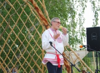 Звезда фильма «Любовь и голуби» достроил дом в Омской области