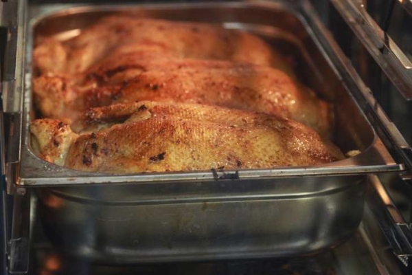 Гусь оливье не товарищ: изучаем цены и скидки для застолья перед Новым годом-2023