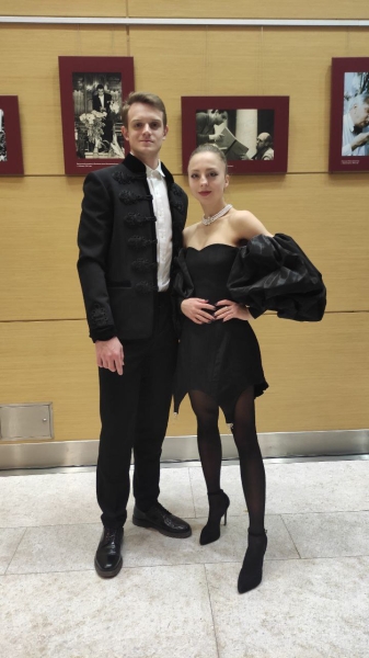 Наряды фигуристов на жеребьевке чемпионата России: Трусова – в фиолетовом пиджаке, Муравьева – в сапогах Chanel, Козловский – в мундире