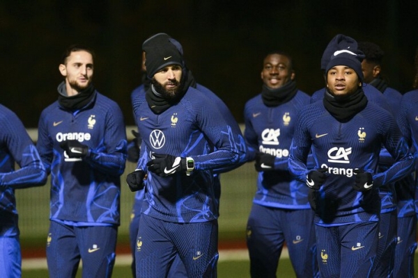 Что происходит с Бензема? Говорят, обиделся на Дешама, почувствовал себя ненужным и не захотел ехать на финал ЧМ