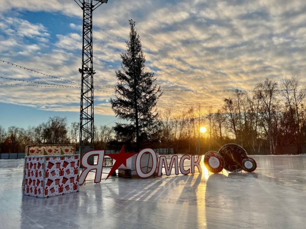 Омичи могут выиграть смартфон на открытии самого большого катка в городе