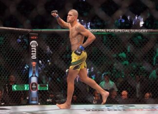 Перейра привез чемпионский пояс UFC бразильскому племени – это уважение к корням. Колорит 🦁