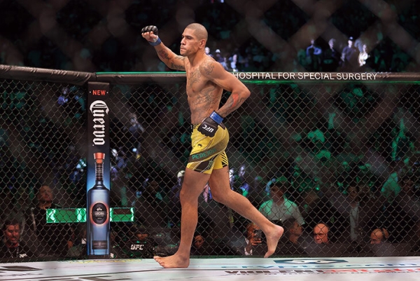 Перейра привез чемпионский пояс UFC бразильскому племени &ndash; это уважение к корням. Колорит 🦁