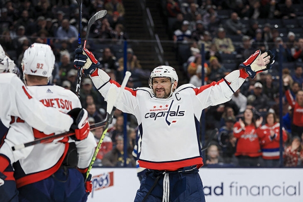 Овечкин доставляет голы без перебоев: №809 забил &laquo;Коламбусу&raquo;. Еще один &ndash; и будет рекорд по сезонам 30+