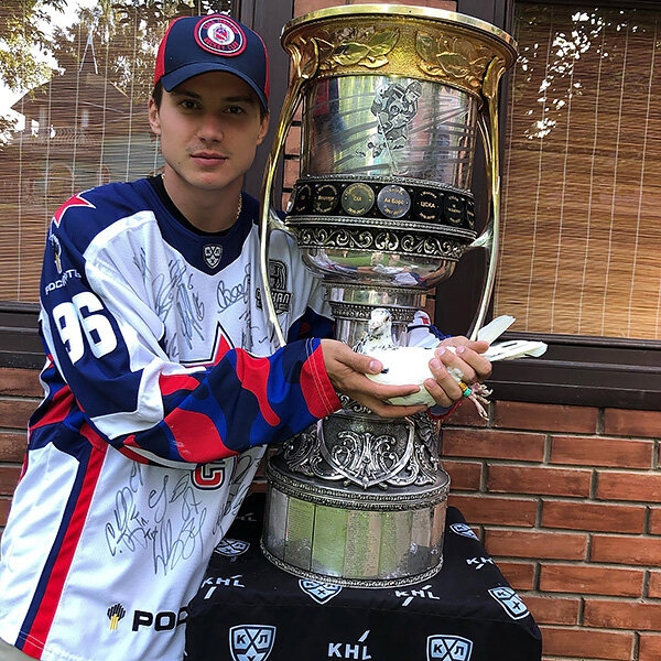 &laquo;Из 300 своих птиц могу узнать каждую и назвать номер&raquo;. Монолог хоккеиста ЦСКА о любви к голубям