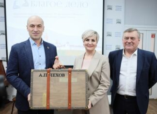 Омской библиотеке подарили раритетную книгу Чехова «Остров Сахалин»