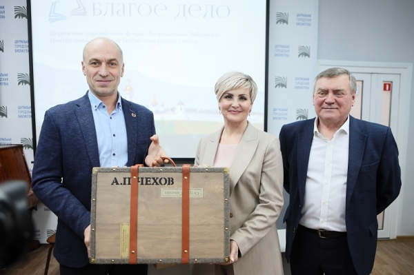 Омской библиотеке подарили раритетную книгу Чехова &laquo;Остров Сахалин&raquo;