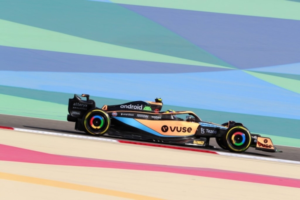 «Макларен» включил темный режим: меньше ретро-оранжевого ради скорости, реклама браузера теперь совсем навязчивая