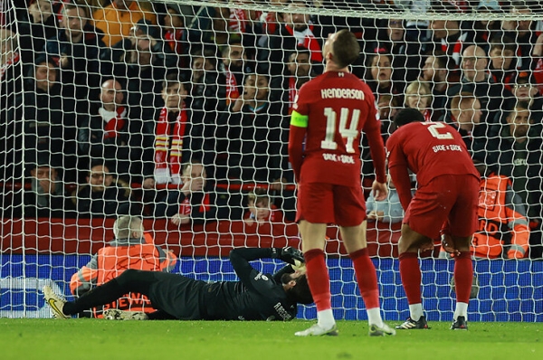 «Ужасный гол», «Ужасная игра», «Громадные проблемы» – «Ливерпулю» прилетает со всех сторон после 2:5