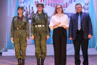 Командующий Сибирским округом Росгвардии вручил награды 11 героям СВО