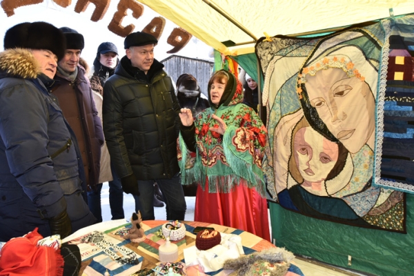 Праздник Масленицы в Каргатском районе посетил губернатор Андрей Травников