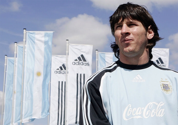 Месси сбрил бороду после трех поражений – и забил победный на 95-й. Здесь все-все-все его образы 