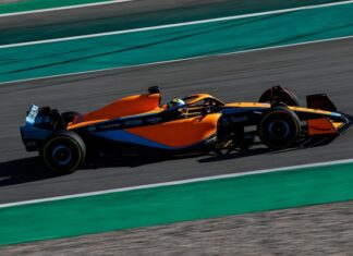 «Макларен» включил темный режим: меньше ретро-оранжевого ради скорости, реклама браузера теперь совсем навязчивая