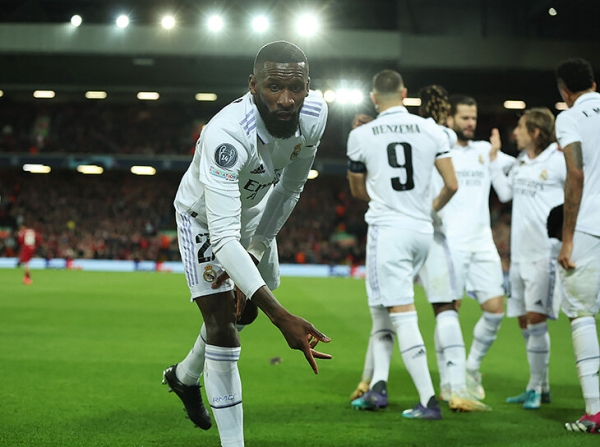 «Ужасный гол», «Ужасная игра», «Громадные проблемы» – «Ливерпулю» прилетает со всех сторон после 2:5